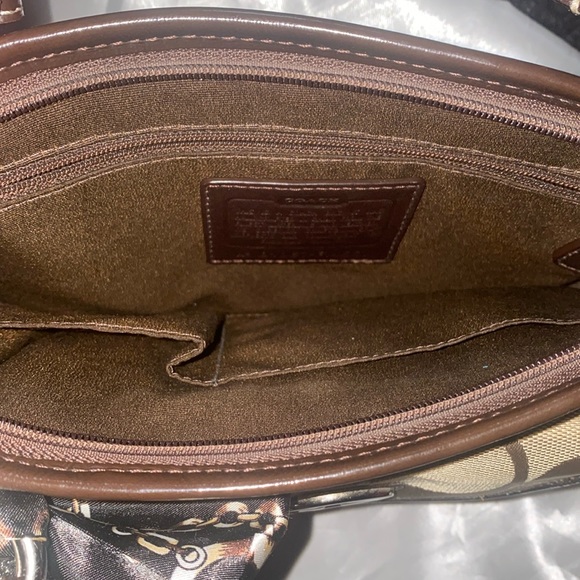 Pre-loved Coach Signature Small Leah beige crossbody/handbag. No. B1067-F14661. - Picture 3 of 5